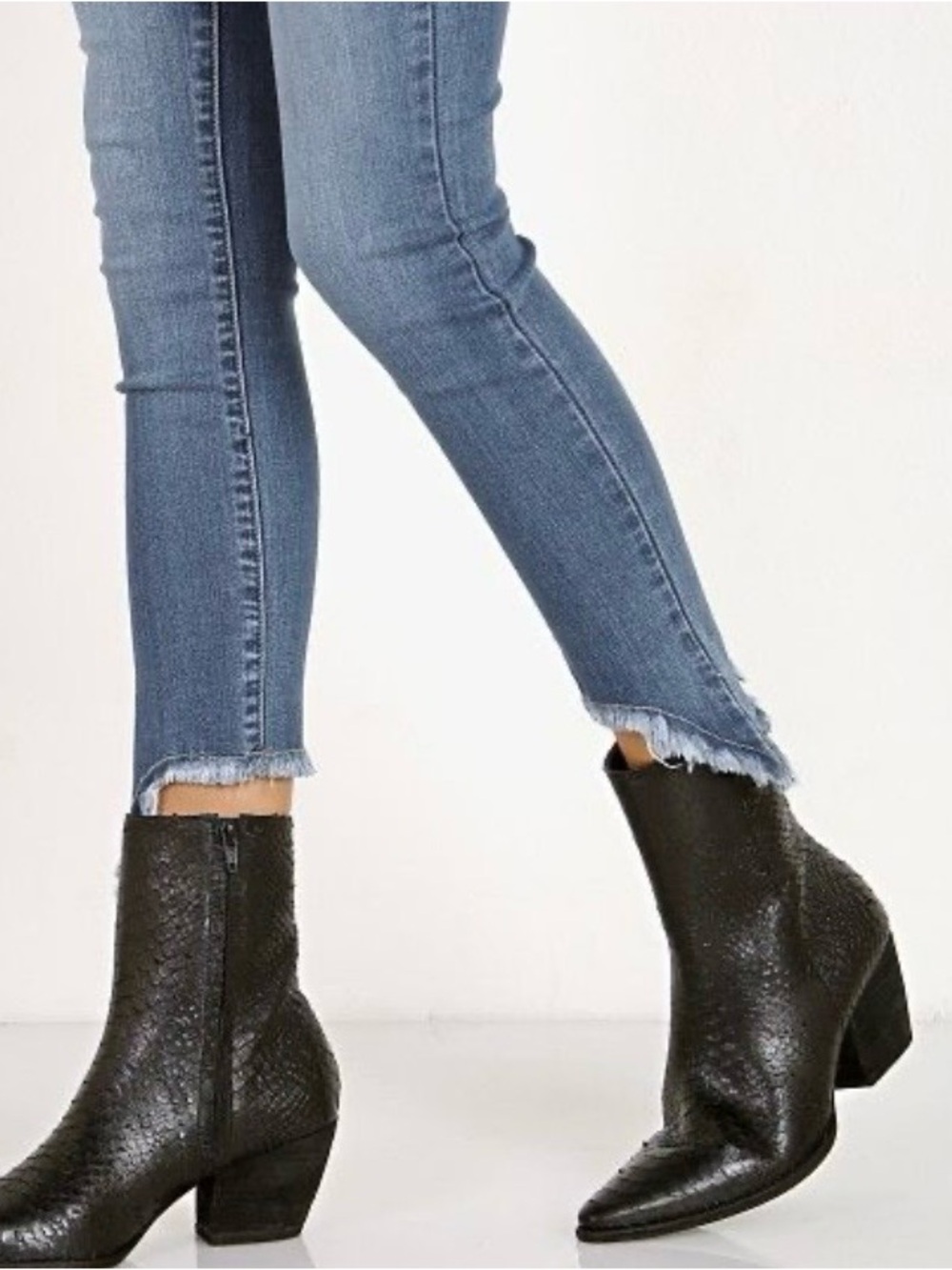 Zara Women’s Pointed Chelsea Ankle Boots in Burgundy Croc-Embossed Leather - Picture 7 of 7